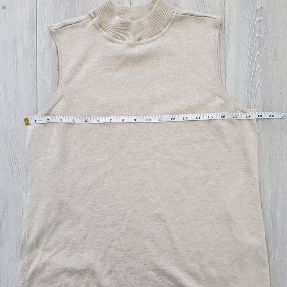 CHICO'S Light Tan Mock Neck Sleeveless Pullover Top Size 2 - Picture 10 of 13